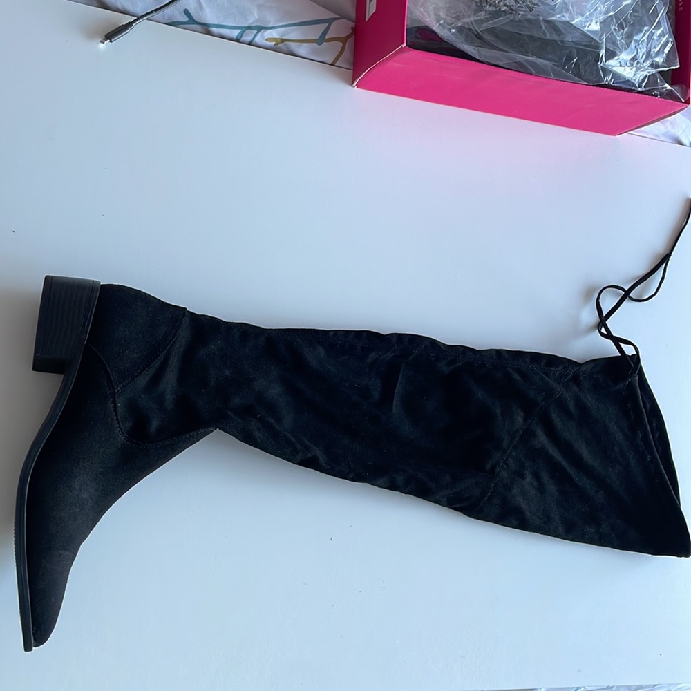 Got to go!! NWB Flat Boots, Kathy, Black - Size 9